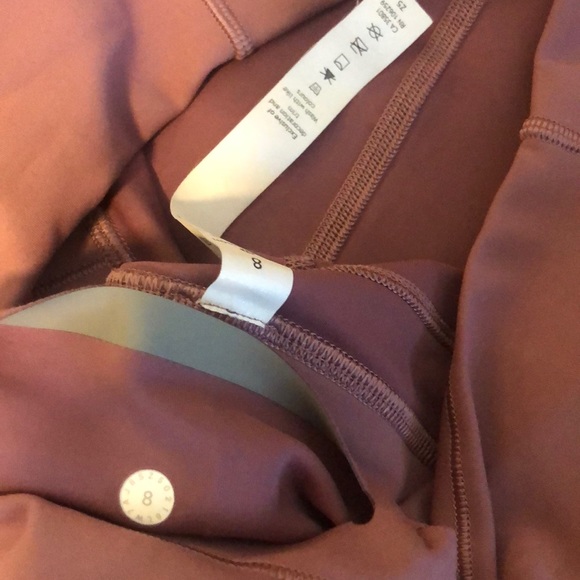 Lululemon in-movement short - Picture 3 of 3